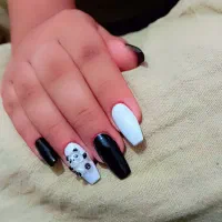 کاشت ناخن فقط ۲۵۰ ب مدت یک ماه