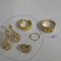 طلا ۱۰۰ تومن بالای تابلو همه باهم