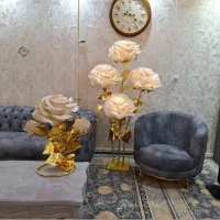 گل سفید با چرم ایینه ی