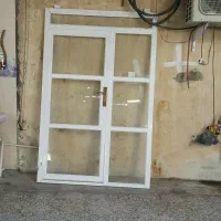 ویترین در مغازه شیشه‌ای تخفیف هم داره