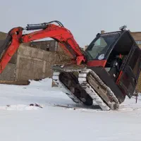 ارائه خدمات با مینی بیل مکانیکی