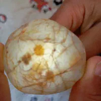 یک عدد سنگ خوشرنگ داخلش شبیح روغنیه