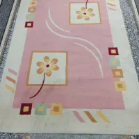 تعدادی فرش و موکت و کناره