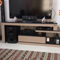 میز و تلویزیون
