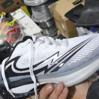 کفش اسپرت بروز