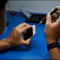 تعمیر گوشی و ال سی دی گوشی در محل کار شما