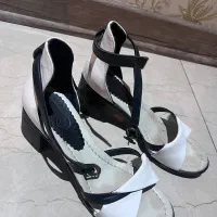 کفش وصندل تمام چرم سایز ۳۸فقط کفش قرمز چرم نیست