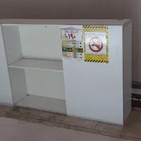 فروش قفسه چوبی در دار و ۶ عدد تخته سه میل دو در