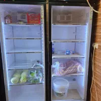 دو عدد یخچال تک در مغازه