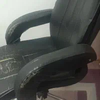 صندلی مدیریت همراه با میز سالم