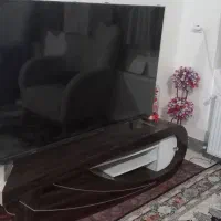 تلویزیون ۶۵ اینچ هوریون با میز و گلس