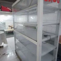 ویترین و قفسه مغازه