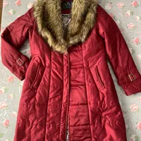 کاپشن زرشکی|لباس|ساری, |دیوار