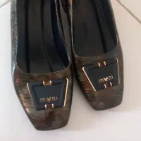 کفش|کیف، کفش، کمربند|پیشوا, |دیوار