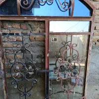 پنجره فلزی قیمت هر کدام ۲میلیون با شیشه های سالم