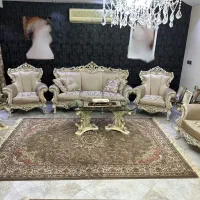 مبل سلطنتی بهمراه جلو‌مبلی ومیز ناهارخوری ۱۰ نفره