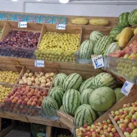 همکار در میوه فروشی