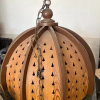 لوستر چوبی بزرگ