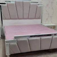 تختخواب دونفره و دوعدد پاتختی