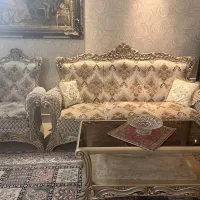 یک دست مبل به همراه دو عدد فرش