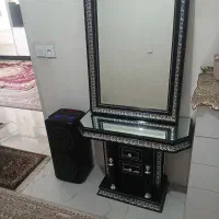 آیینه قدی  و میز