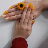 خدمات کاشت و ترمیم ناخن