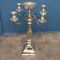 شمعدان کنار سالنی بزرگ خارجی|لوستر و چراغ آویز|تهران, شوش (باغ آذری)|دیوار