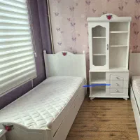 یک عددتخت۲×۹/ همراه باتشک ویک عدد بوفه کمدی