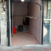 مغازه ۶ متری در خیابان ازادگان (پاخور بالا)