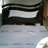 تخت خواب با تشک بسیار تمیز در حد نو