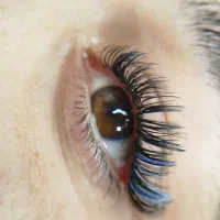 خدمات اکستنشن مژه و لیفت