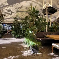 سالندار و کمک آشپز در رستوران دوک