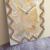 ساعت های دیواری رزینی
