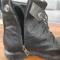 یک جفت بوت چرمی زنانه نو پوشیده نشده است