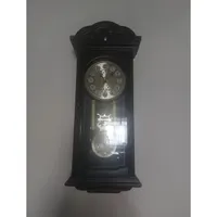 ساعت دیواری تمیز