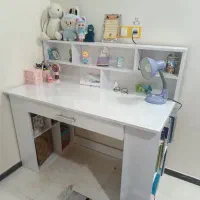 میز تحریر سفید