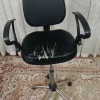 صندلی اداری کار کرده در حد نو