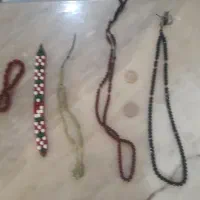 تعدادی تسبیح و سکه