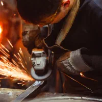 کارگر نیمه ماهر و ساده