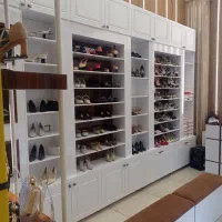 فروش ویترین مغازه کفش و کیف تازه و نو