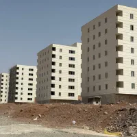 آپارتمان پرند / سالن بزرگ * برج * چکی / تهاتر