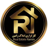 دفتر-کار-میدان-دانشگاه