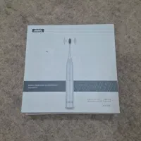 مسواک برقی دارای ۴ تا سری مسواک