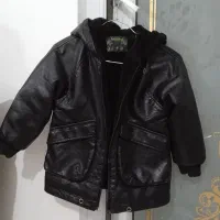 کاپشن چرم در حد نو سایز ۱۲(دخترانه و پسرانه)