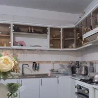 کابینت فلز با درب شیشه ای