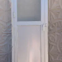 چهار عدد پنجره سالم و یک عدد درب در حد نو
