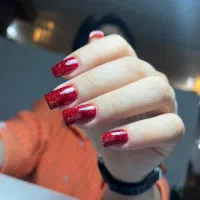 خدمات تخصصی کاشت ناخن با کلی تخفیف