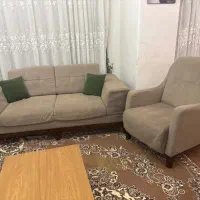 مبل راحتی ۷نفره وناهار خور ۶نفره میز وسط و۲عسلی