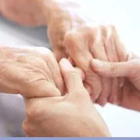 خدمات مراقبت وماساژ درمانی برای سالمندان