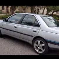 راننده با ماشین در اختیار هستم